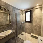 κόρυς Apartamento Karpenísion