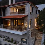 κόρυς