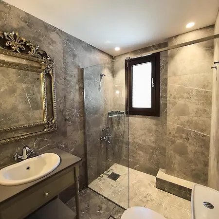 κόρυς Apartman Karpeníszi